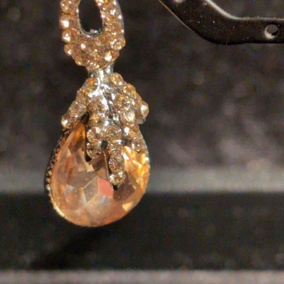 BNIB Vintage Silver and Champagne Colored Tear Drop Stones Earrings - Picture 6 of 8